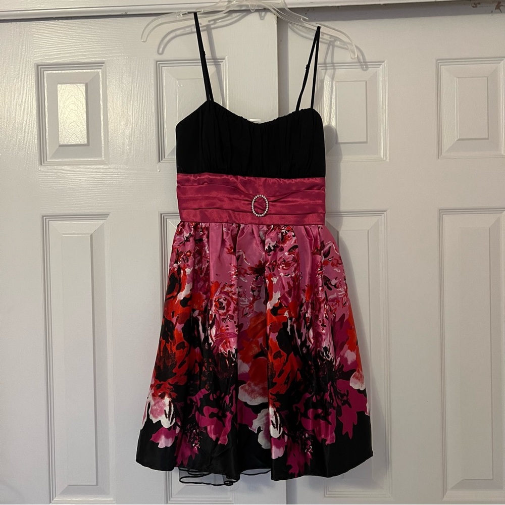 Juniors Pink/Black Flowy dress